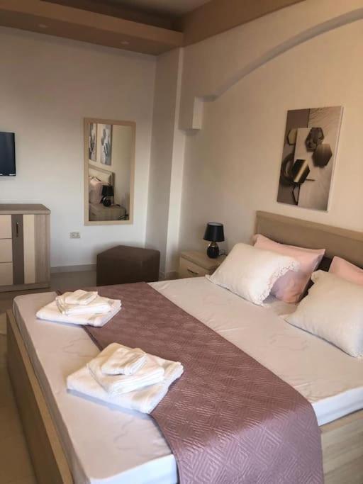 Cozy 1-Bedroom Flat, Beachside Δυρράχιο Εξωτερικό φωτογραφία